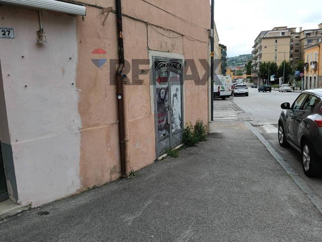 Negozio in affitto a Benevento