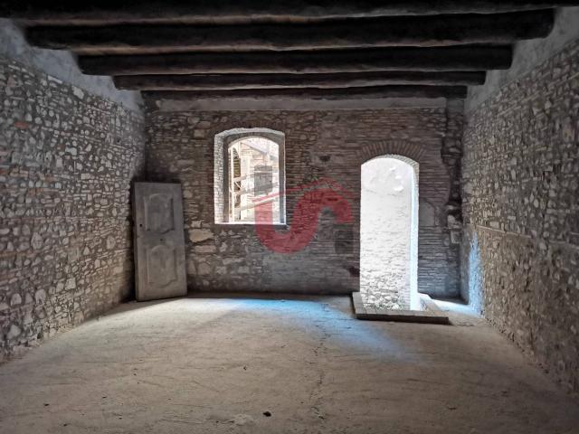 NEGOZIO in affitto a Benevento, CENTRO STORICO