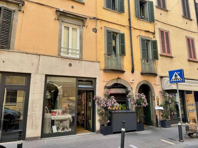 Negozio in affitto a Bergamo