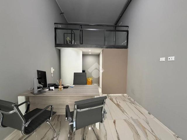 Negozio in affitto a Bologna