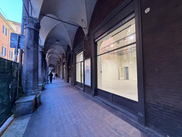 Negozio in affitto a Bologna