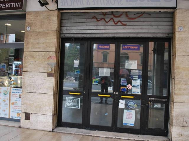 Negozio in affitto a Bologna