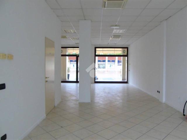 Negozio in affitto a Borgosatollo