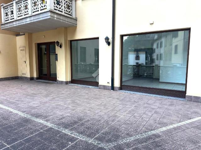 Negozio in affitto a Breno