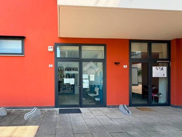Negozio in affitto a Brescia