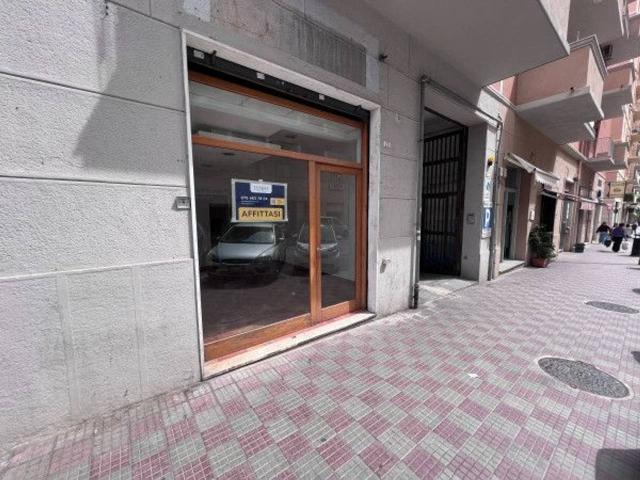 Negozio in affitto a Cagliari