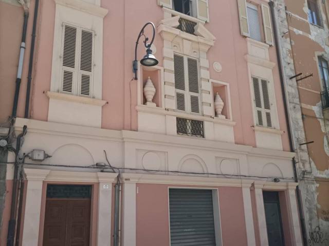Negozio in affitto a Cagliari