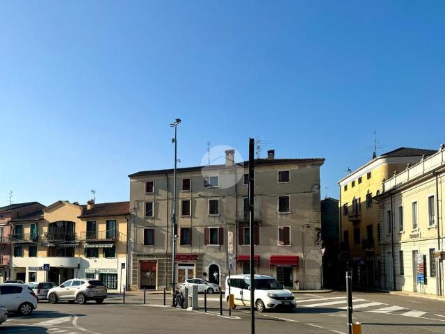Negozio in affitto a Caprino Veronese