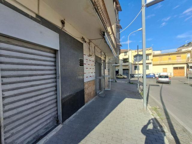 Negozio in affitto a Cardito