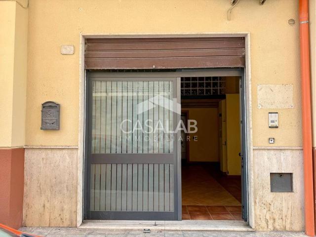 Negozio in affitto a Carini
