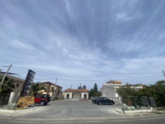 Negozio in affitto a Carini