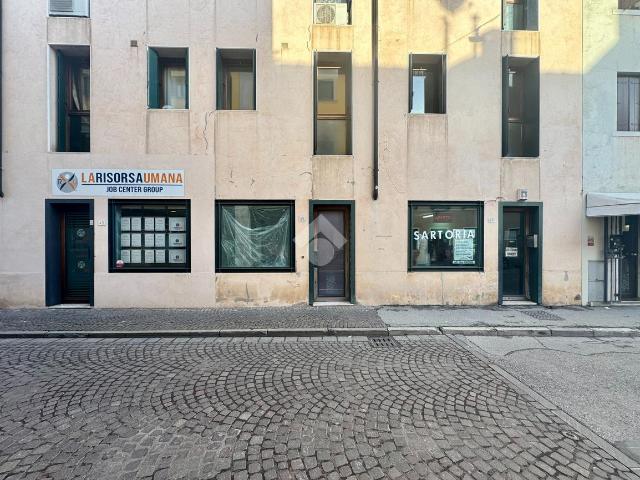 Negozio in affitto a Castelfranco Veneto