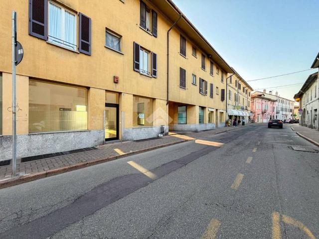 Negozio in affitto a Castiglione D'Adda
