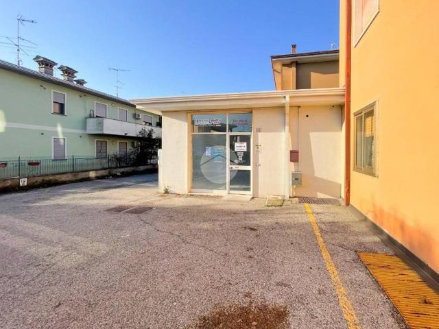Negozio in affitto a Castiglione Delle Stiviere