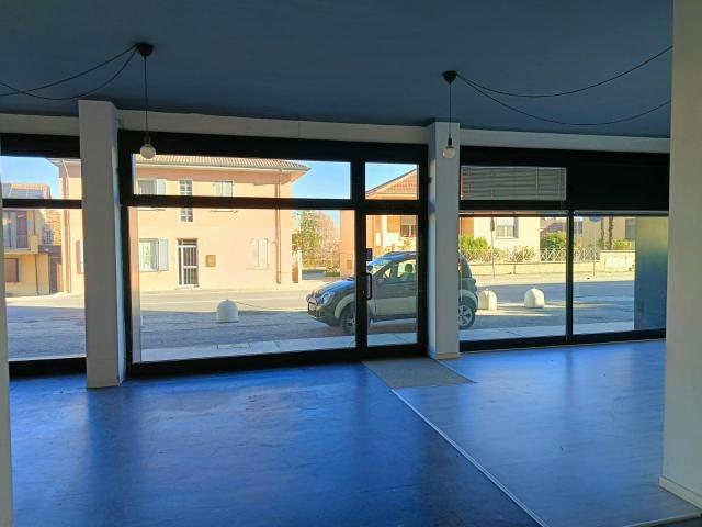 Negozio in affitto a Casale Monferrato