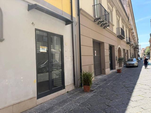Negozio in affitto a Caserta