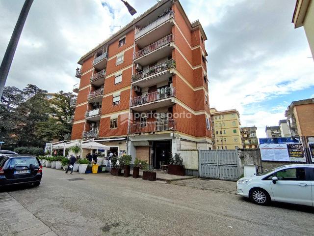 Negozio in affitto a Caserta