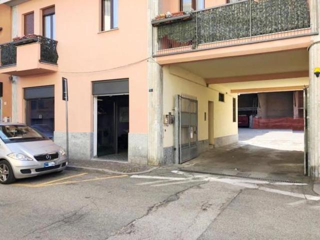 Negozio in affitto a Casorate Primo