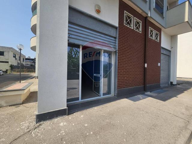 Negozio in affitto a Casoria