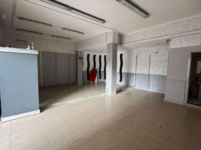 Negozio in affitto a Casoria