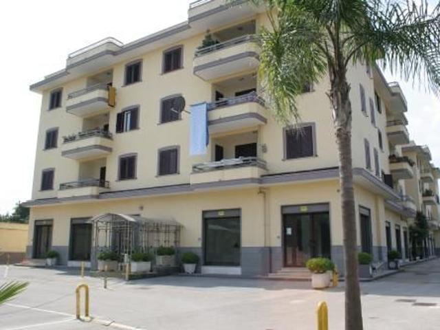 Negozio in affitto a Casoria