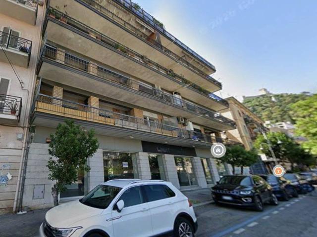 Negozio in affitto a Cassino
