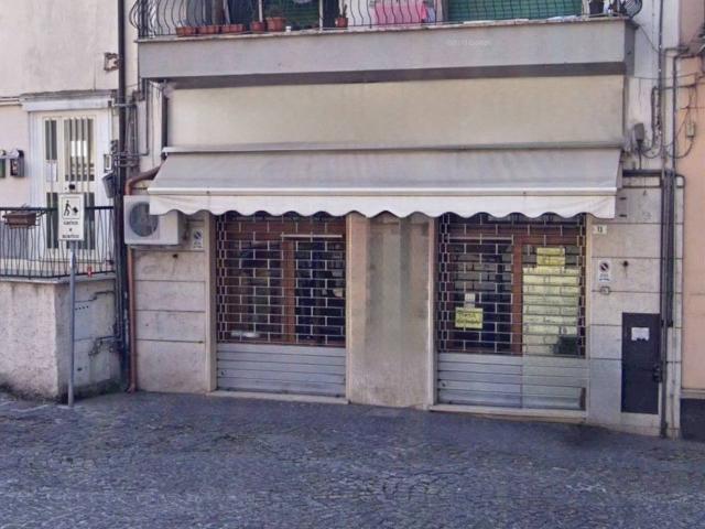 Negozio in affitto a Cave
