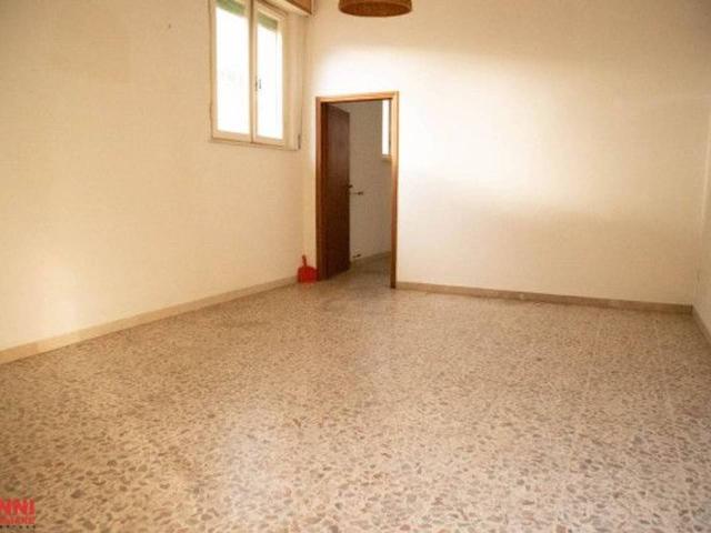 Negozio in affitto a Cecina