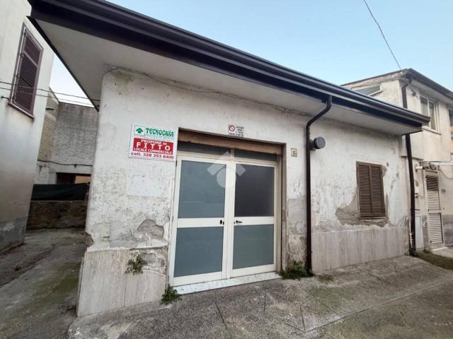 Negozio in affitto a Cervinara