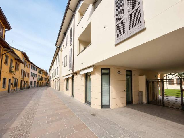 Negozio in affitto a Cernusco Sul Naviglio