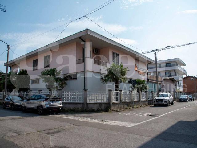 Negozio in affitto a Cesano Maderno