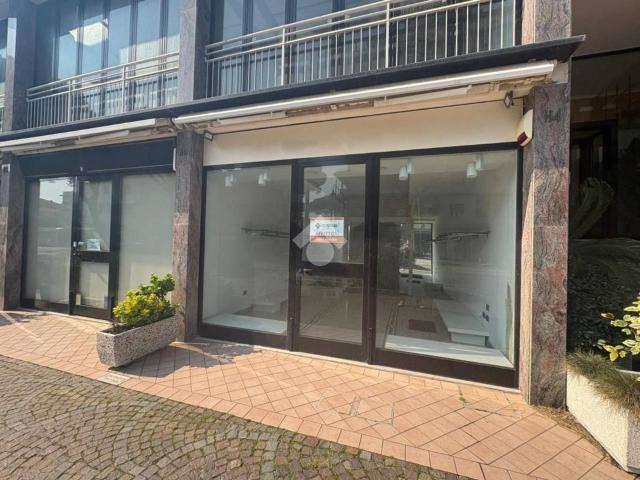 Negozio in affitto a Cesenatico