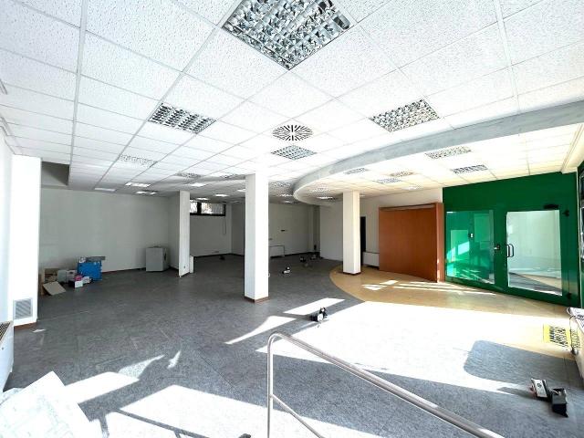 Negozio in affitto a Cesena
