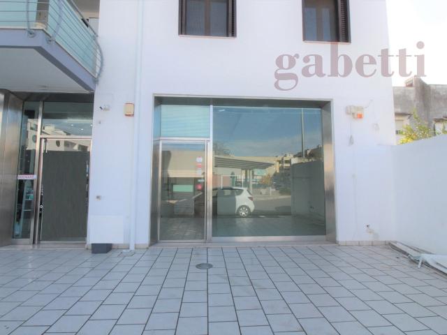 Negozio in affitto a Copertino