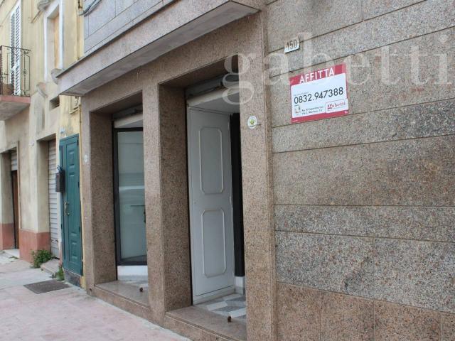 Negozio in affitto a Copertino