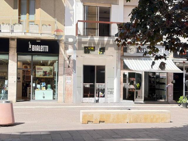 Negozio in affitto a Cosenza