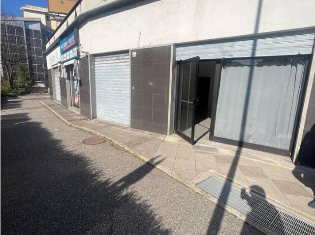 Negozio in affitto a Cosenza