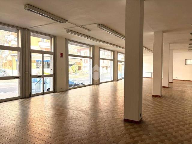 Negozio in affitto a Darfo Boario Terme