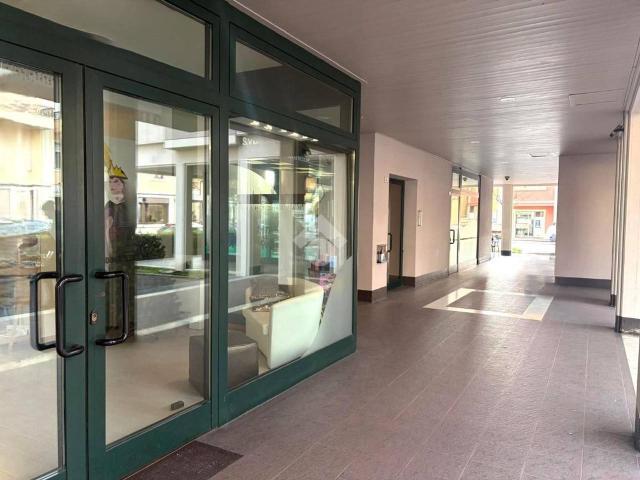 Negozio in affitto a Darfo Boario Terme