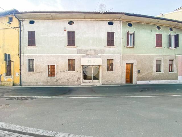 Ufficio in affitto a Dello