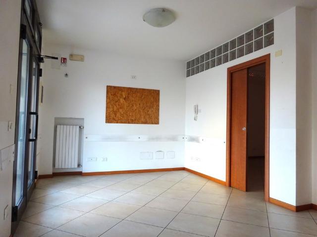 NEGOZIO in AFFITTO a DELLO