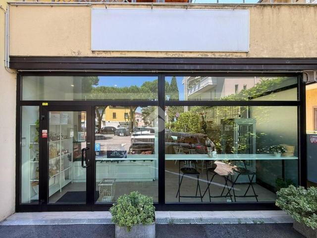 Negozio in affitto a Desenzano Del Garda