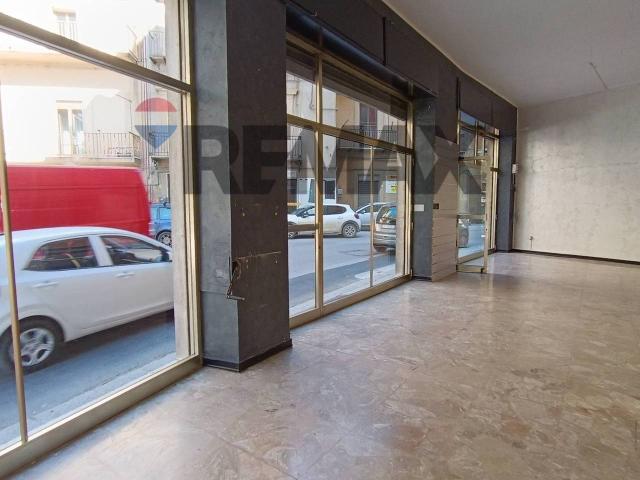 Negozio in affitto a Enna