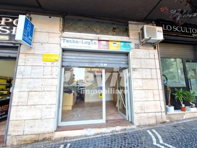 Negozio in affitto a Ercolano