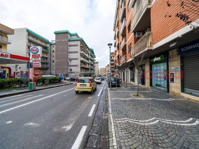 Negozio in affitto a Ercolano