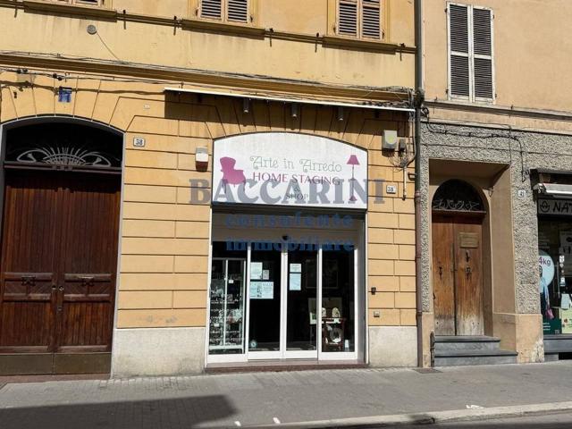 Negozio in affitto a Faenza