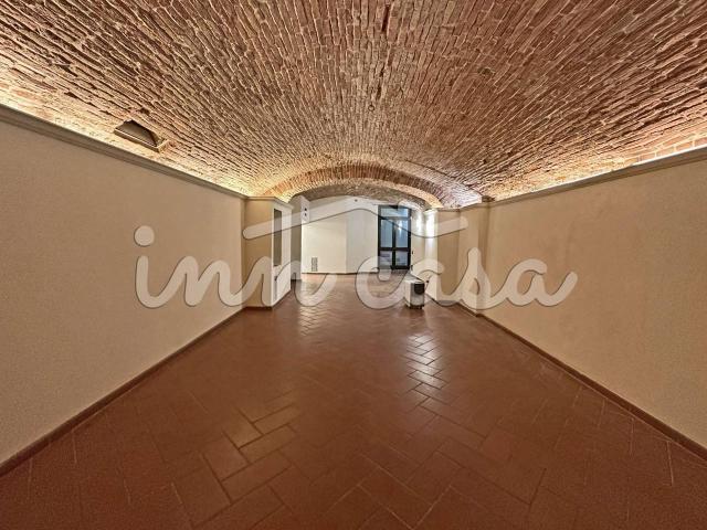 Negozio in affitto a Faenza
