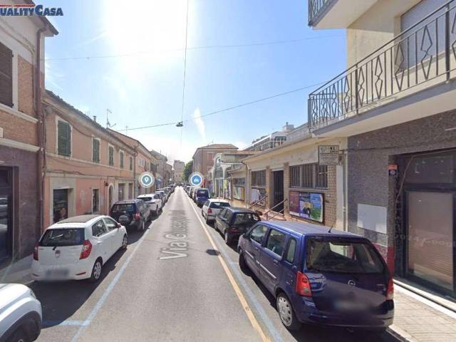 Negozio in affitto a Falconara Marittima