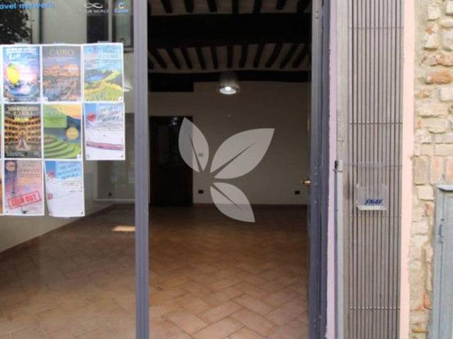 Negozio in affitto a Fidenza