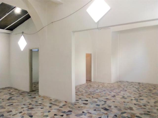 NEGOZIO in AFFITTO a FIRENZE RIFREDI / DALMAZIA / CAREGGI